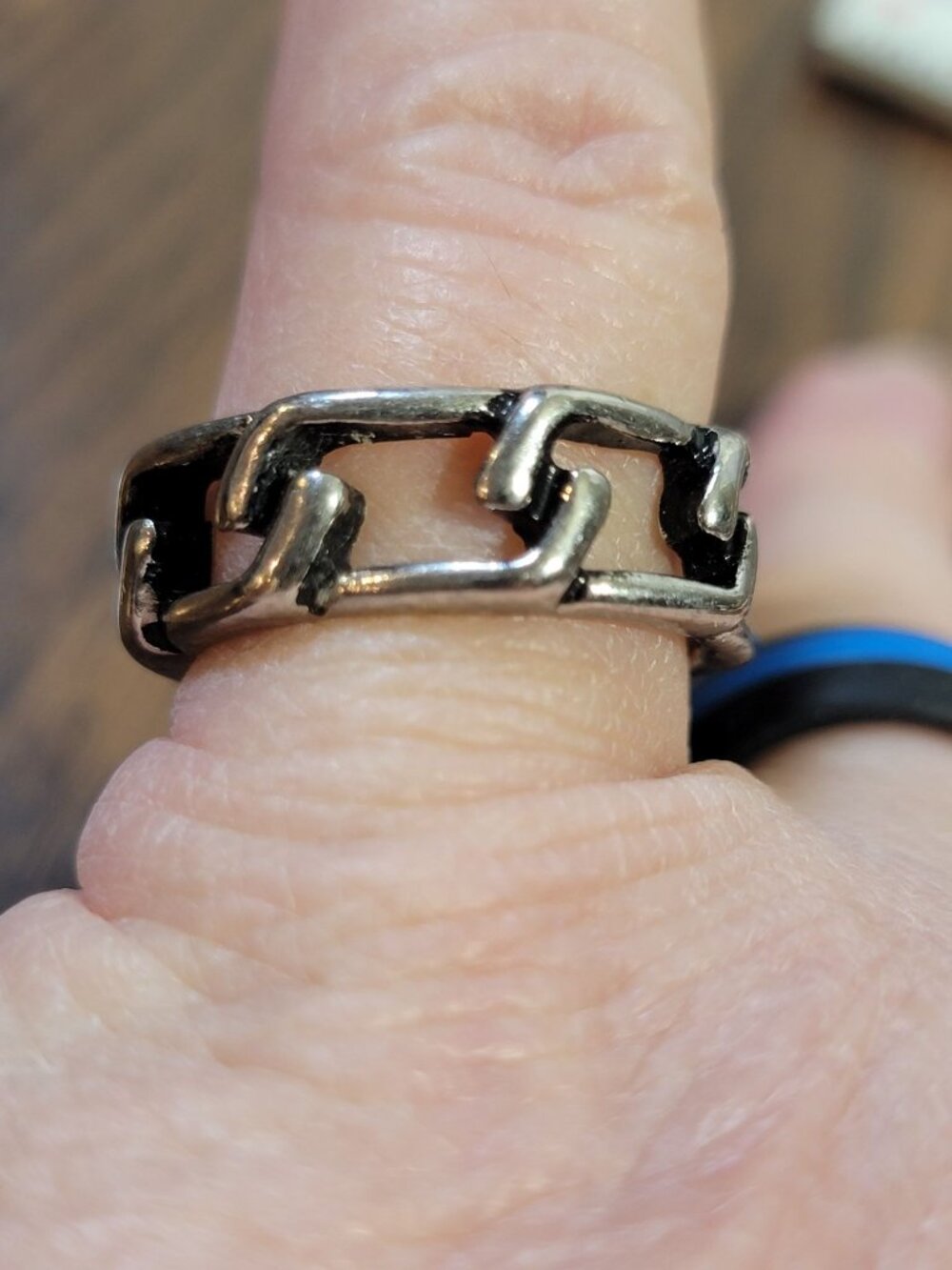 Chain-Link Style Band Ring, Size - Picture 4 of 5